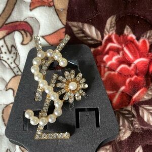 NEW!! Cutesy Fashion Brooch